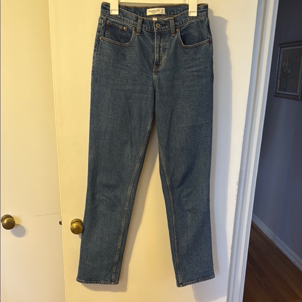 Abercrombie Curve Love The 90’s Straight Mid Rise
